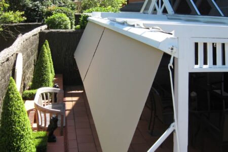 Robusta- Drop Arm Awning